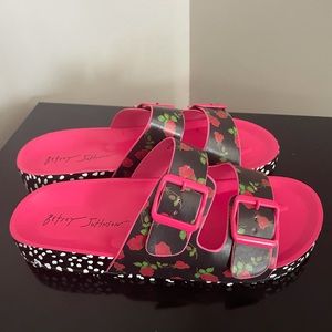 Buckle slide sandals
